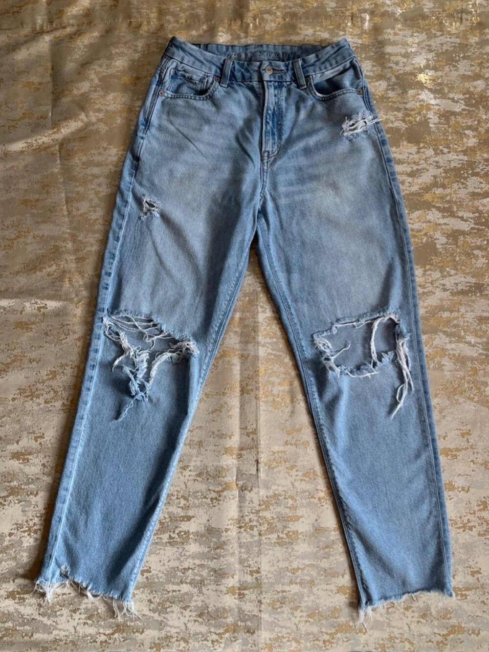 American Eagle Strigid Curvy Mom Jean Women 6 Regular Jeans Holes Distressed AEO